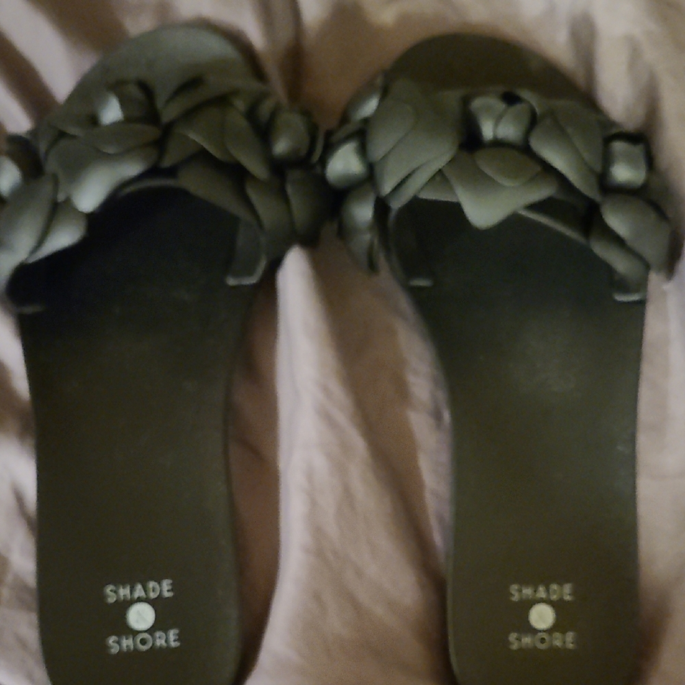 Shade & Shore Black Sandals with Floral Details